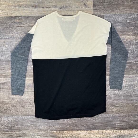 Max Studio beige black and gray 100% Marino Wool V neck sweater size XS B172 - Picture 3 of 3
